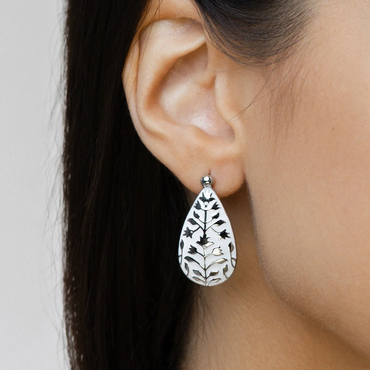 Meena Drop Earrings - Ivory - Image 4