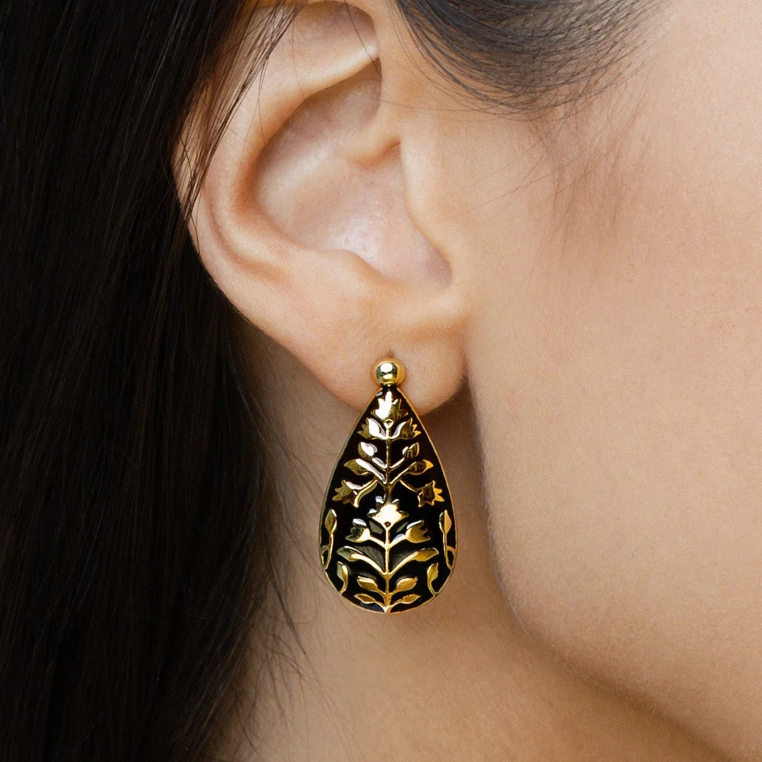 Meena Drop Earrings - Noir - Image 4