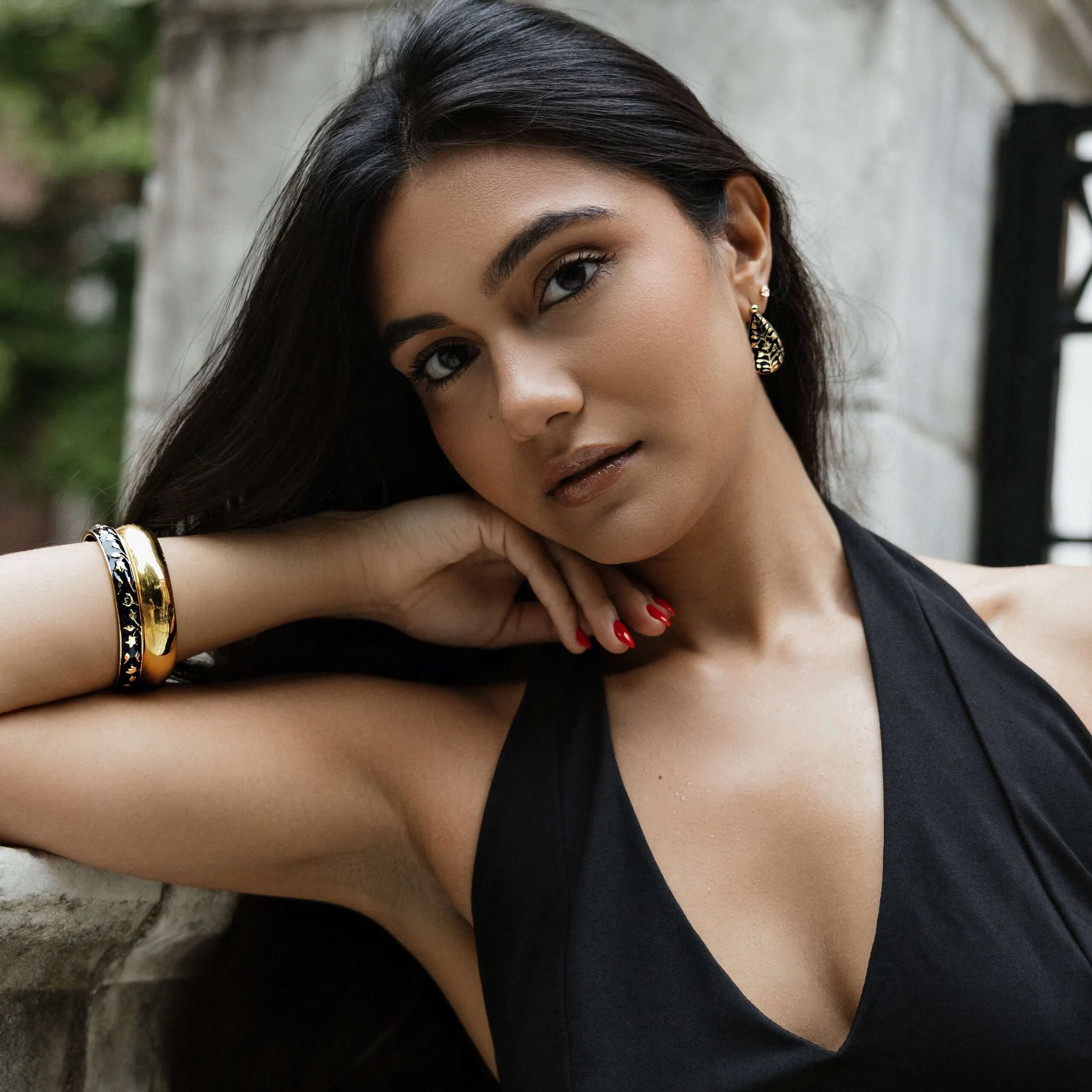 Meena Drop Earrings - Noir - Image 7