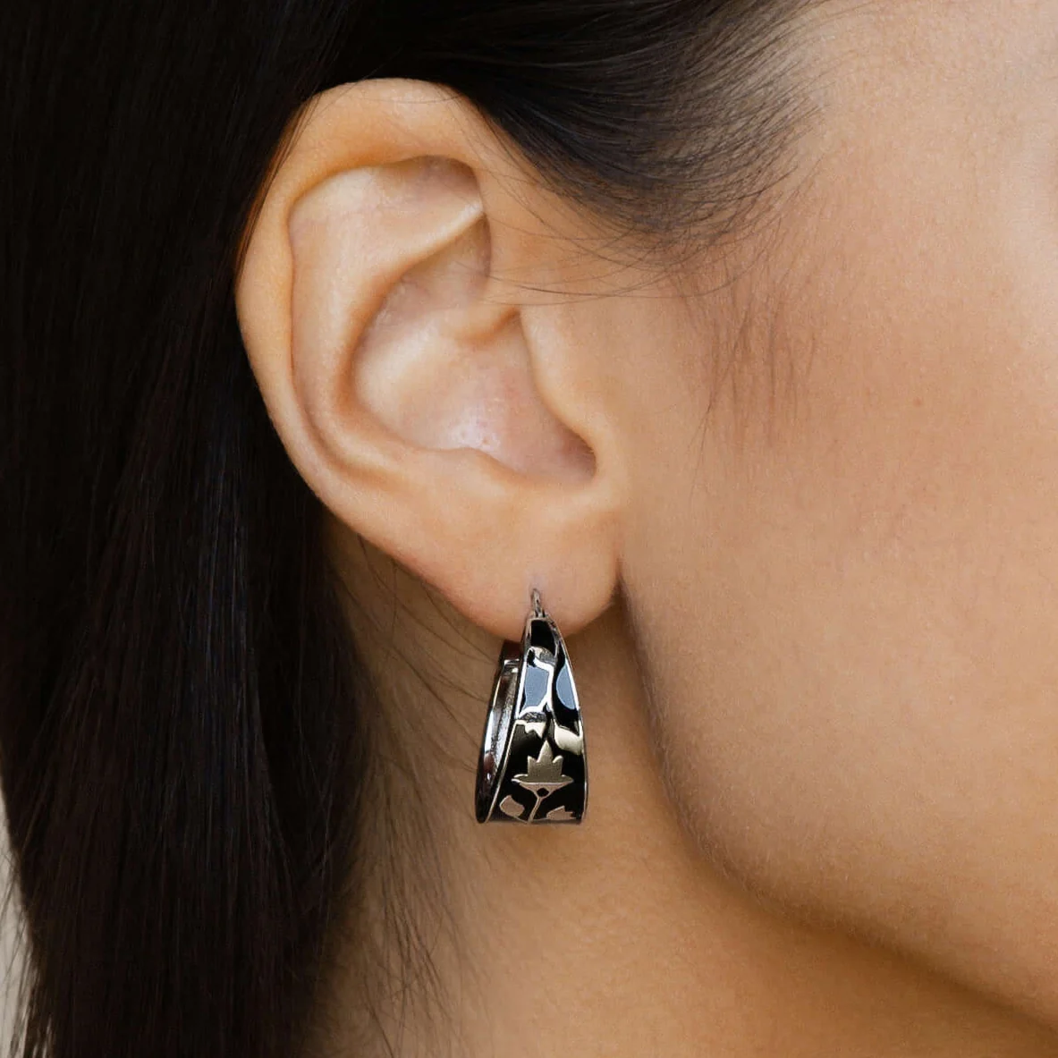 Meena Hoop Earrings - Noir - Image 5